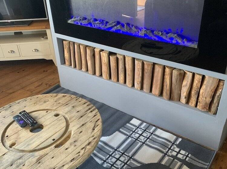 Stunning 1 Bed Cottage In Halifax