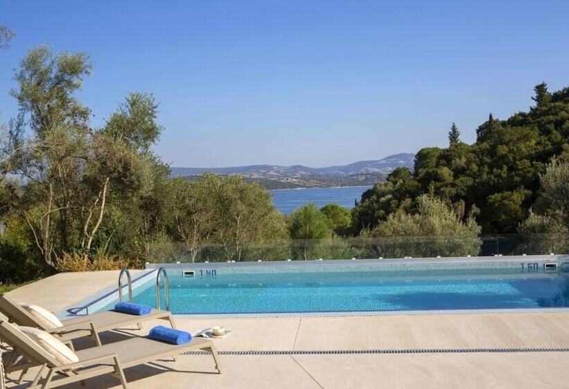 Villas Harriet   With Sea View And Near The Sea