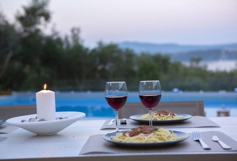 Villas Harriet   With Sea View And Near The Sea