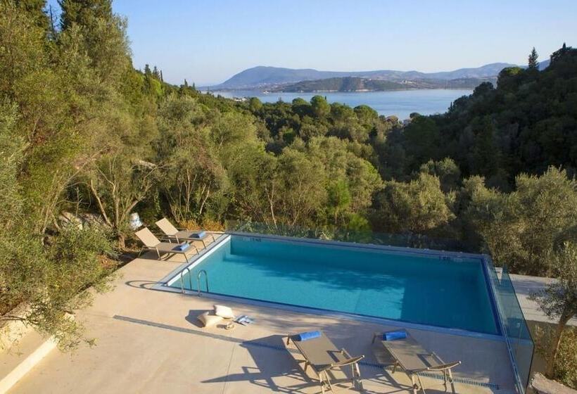 Villas Harriet   With Sea View And Near The Sea