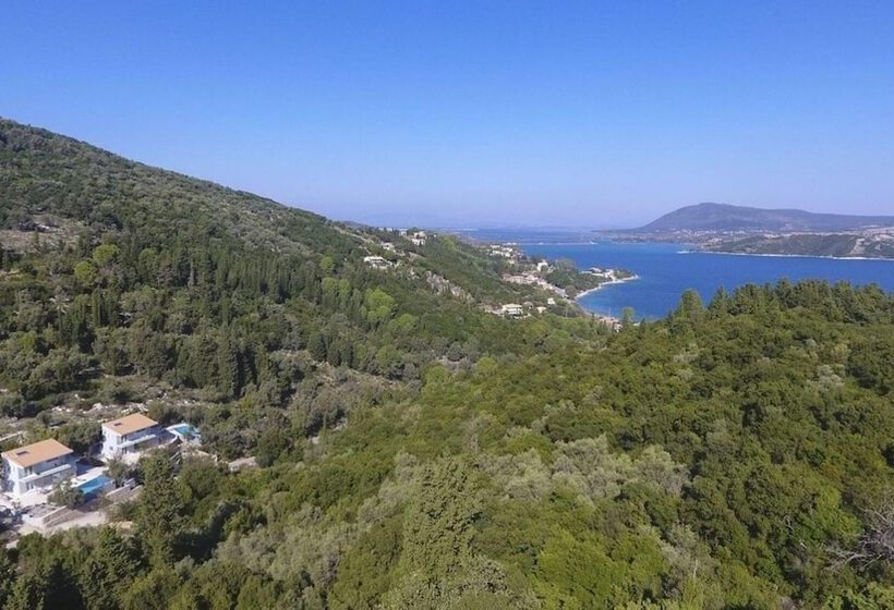 Villas Harriet   With Sea View And Near The Sea