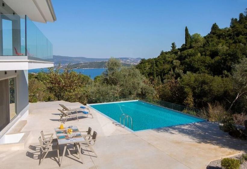 Villas Harriet   With Sea View And Near The Sea