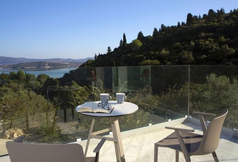 Villas Harriet   With Sea View And Near The Sea