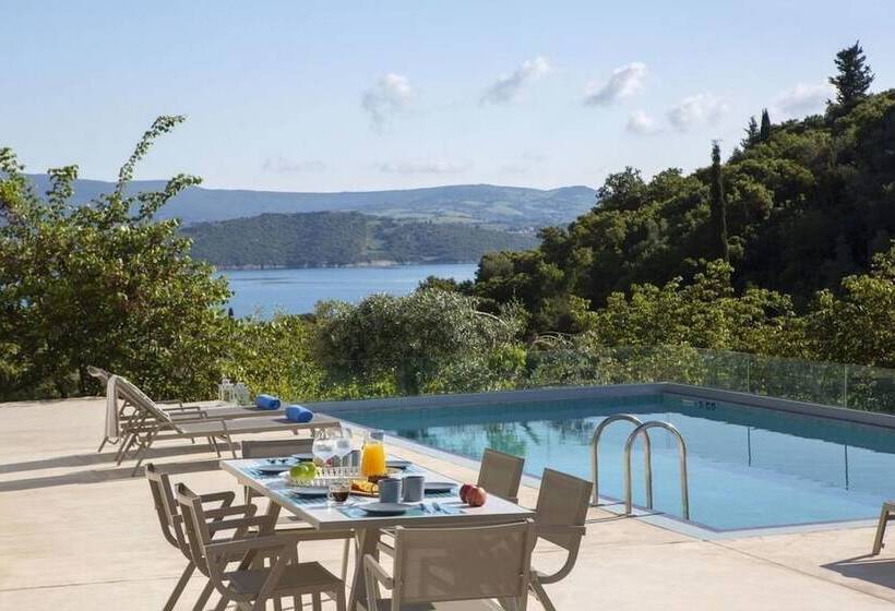 Villas Harriet   With Sea View And Near The Sea