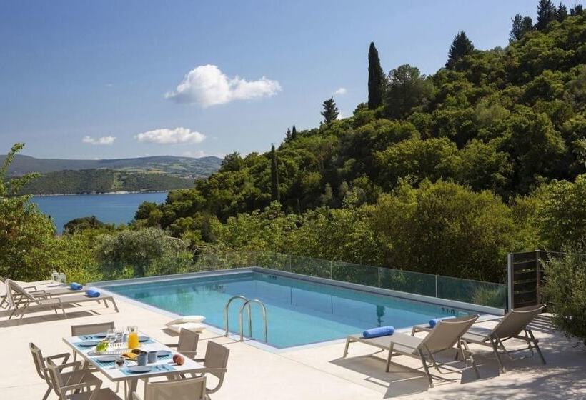 Villas Harriet   With Sea View And Near The Sea