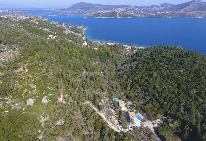 Villas Harriet   With Sea View And Near The Sea