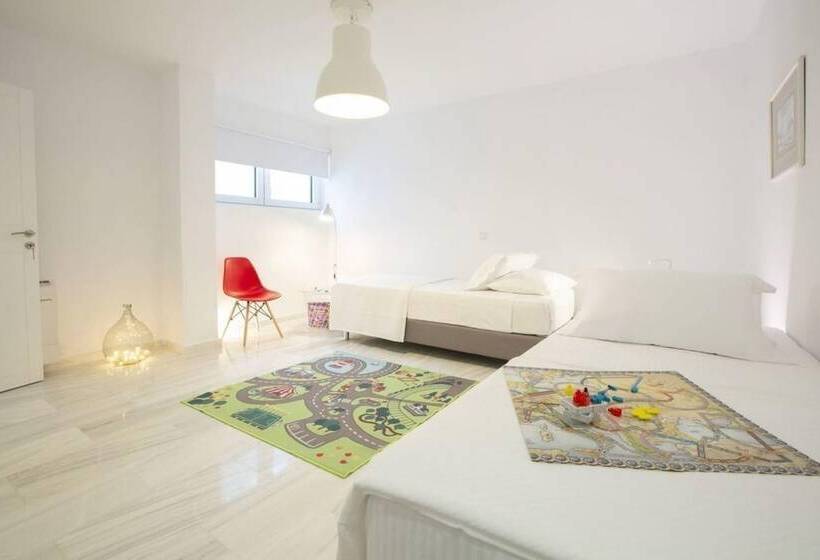 Villas Harriet   With Sea View And Near The Sea