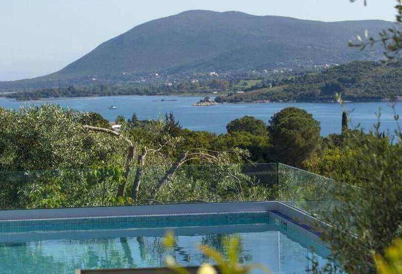 Villas Harriet   With Sea View And Near The Sea