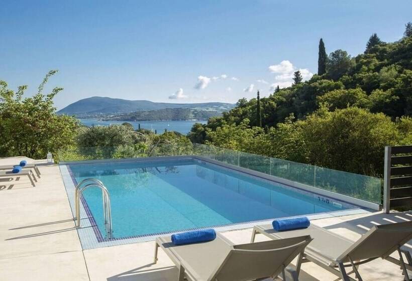 Villas Harriet   With Sea View And Near The Sea