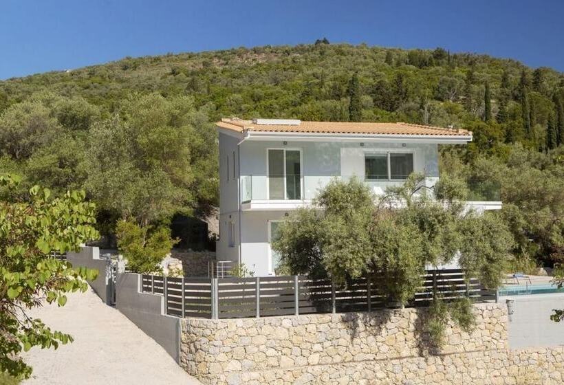 Villas Harriet   With Sea View And Near The Sea