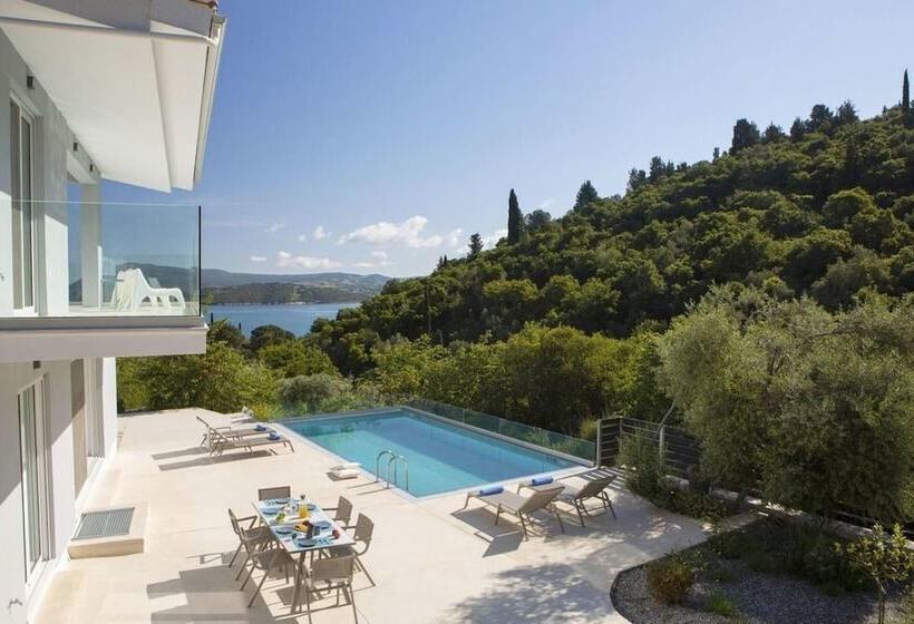 Villas Harriet   With Sea View And Near The Sea