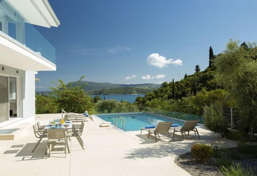 Villas Harriet   With Sea View And Near The Sea