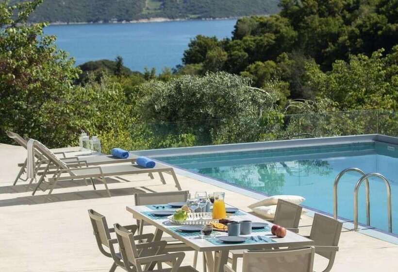 Villas Harriet   With Sea View And Near The Sea