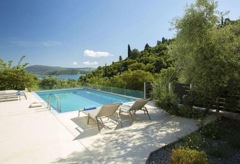 Villas Harriet   With Sea View And Near The Sea