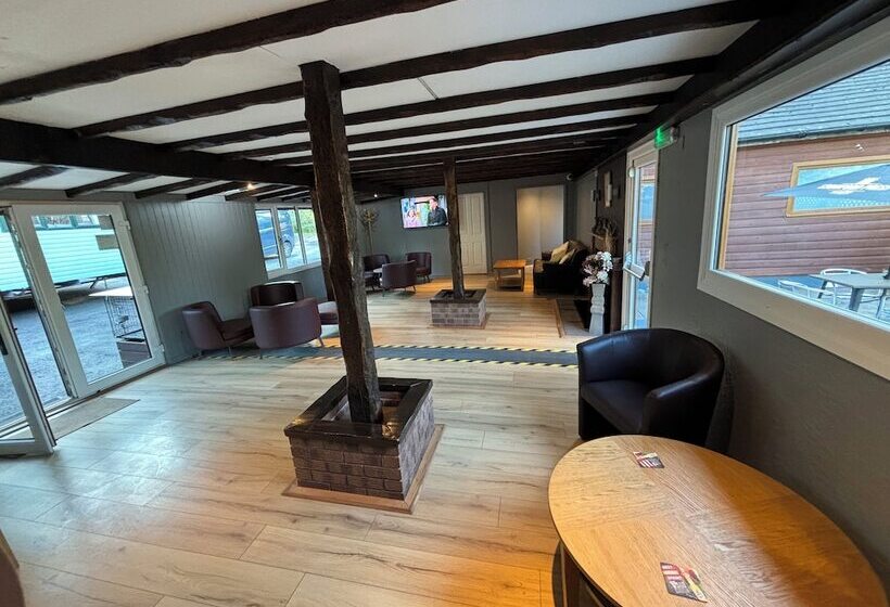 11 Tan Y Coed Woodland Lodge