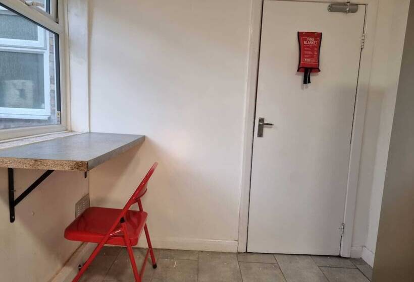 호스텔 Easy Rooms, London Luton Airport  24 Hour Check In