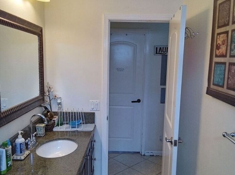 הוסטל Robbins Estate