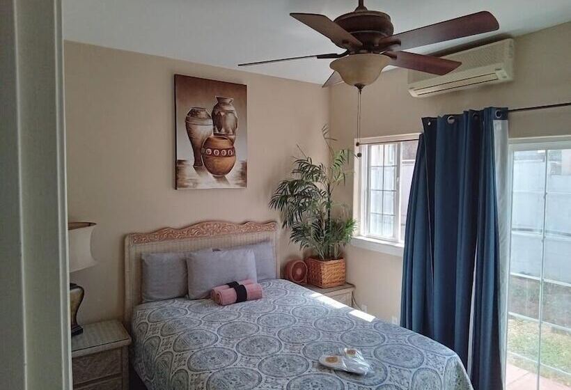 הוסטל Robbins Estate