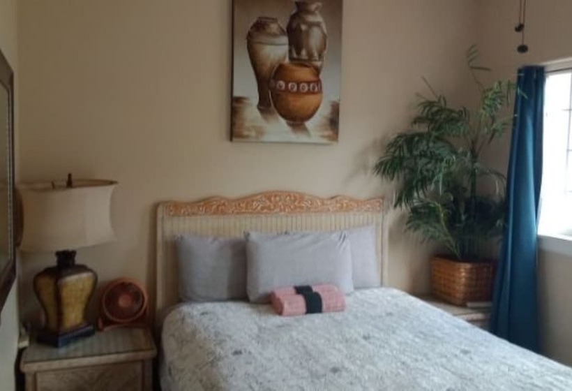 הוסטל Robbins Estate