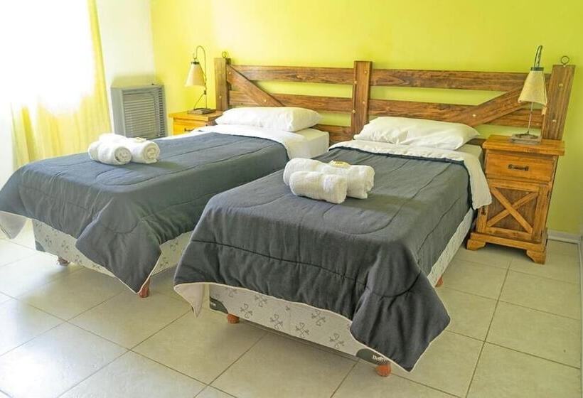 ユースホステル Tranqueras Lodge