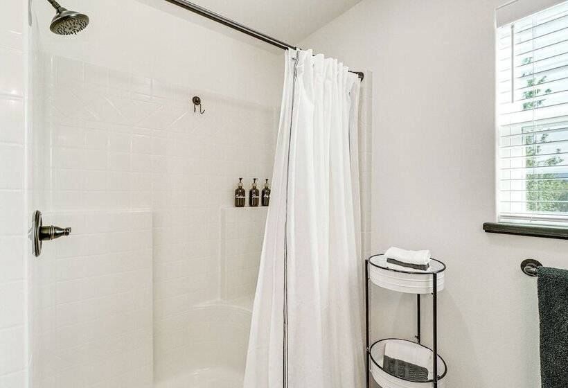 Arkansas Retreat W/ Deck, Fire Pit & Mtn Views!