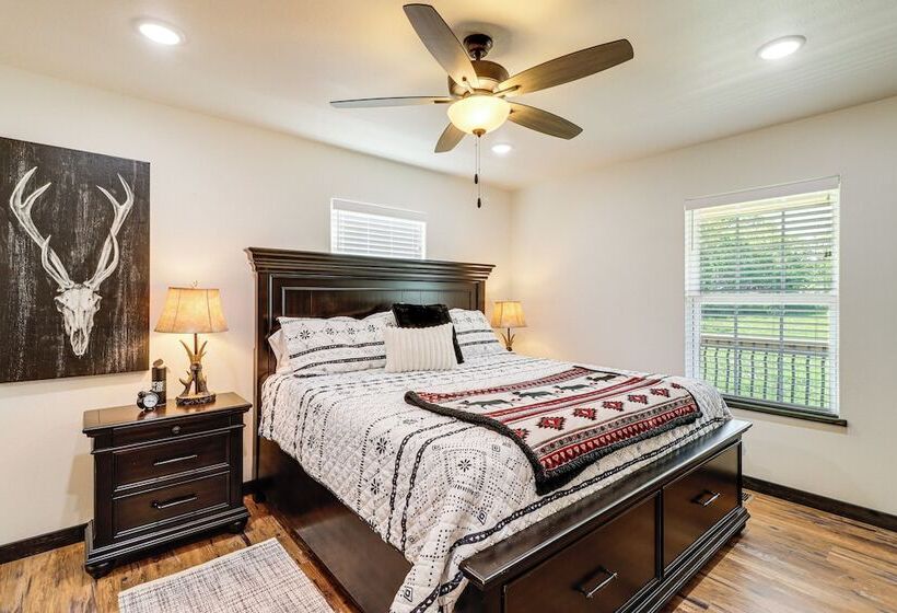 Arkansas Retreat W/ Deck, Fire Pit & Mtn Views!