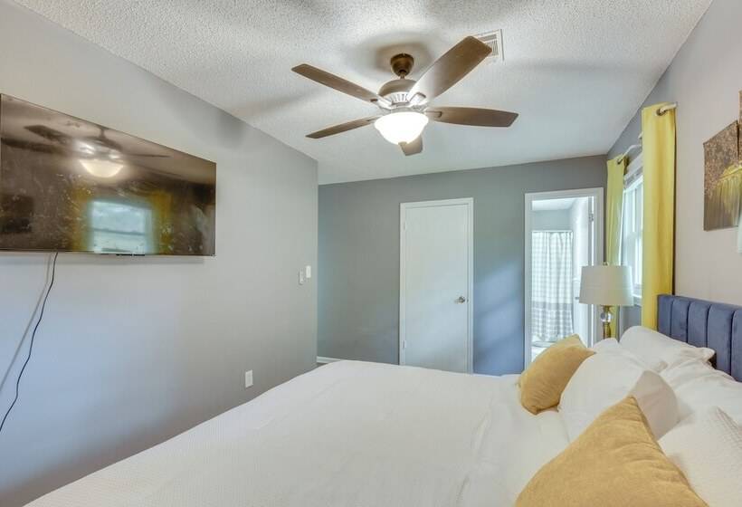 Athens Home W/ Deck   Near Sanford Stadium!