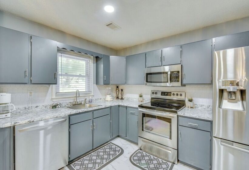 Athens Home W/ Deck   Near Sanford Stadium!