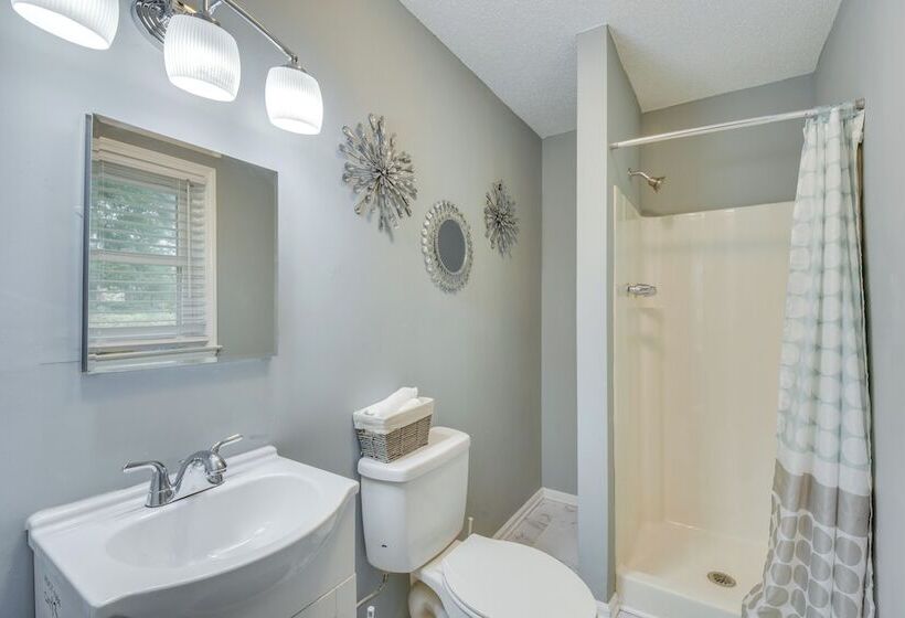 Athens Home W/ Deck   Near Sanford Stadium!