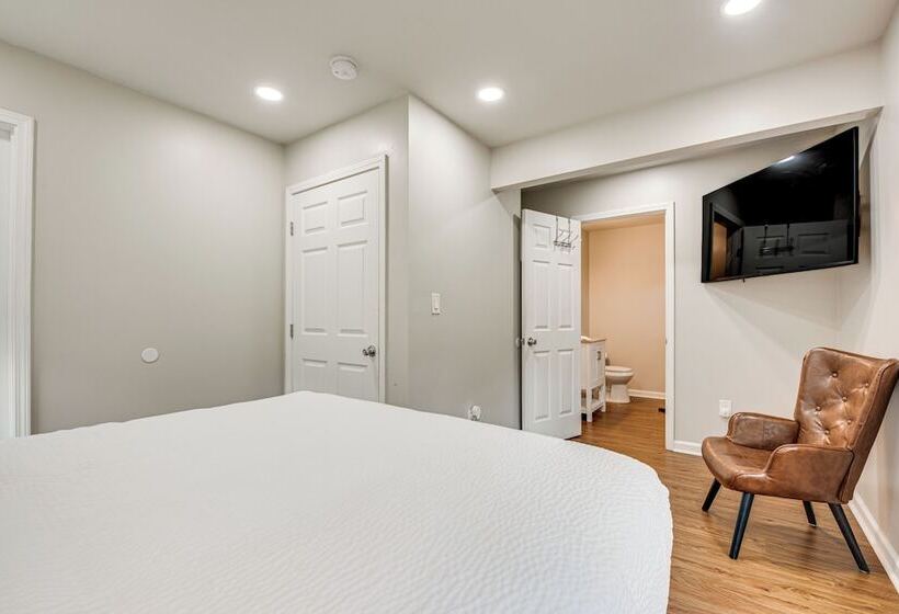 Charming Atlanta Home W/ Yard ~ 7 Mi To Downtown!