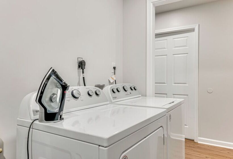 Charming Atlanta Home W/ Yard ~ 7 Mi To Downtown!