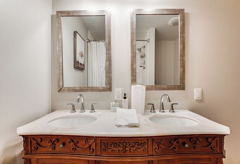 Charming Atlanta Home W/ Yard ~ 7 Mi To Downtown!