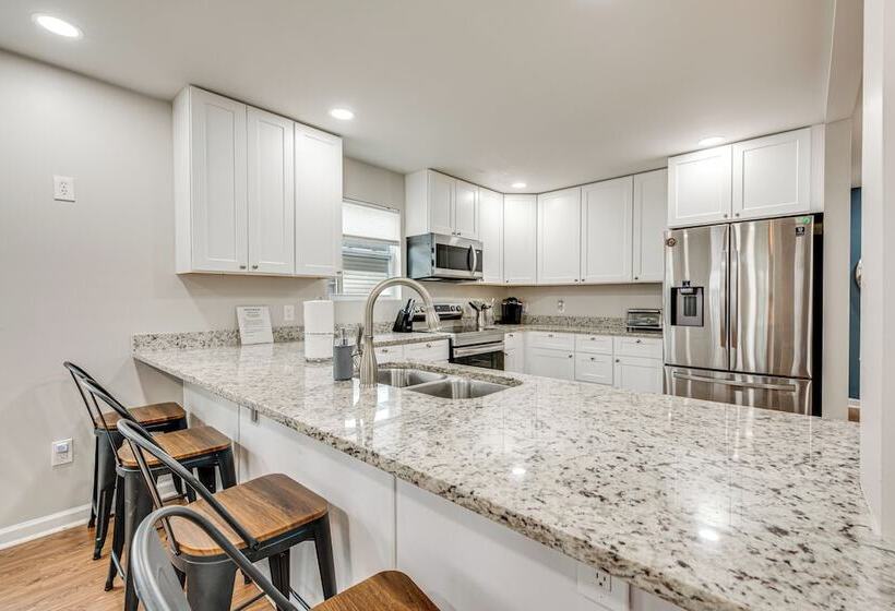 Charming Atlanta Home W/ Yard ~ 7 Mi To Downtown!