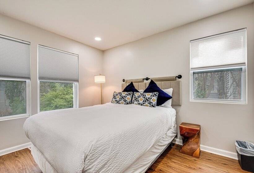 Charming Atlanta Home W/ Yard ~ 7 Mi To Downtown!