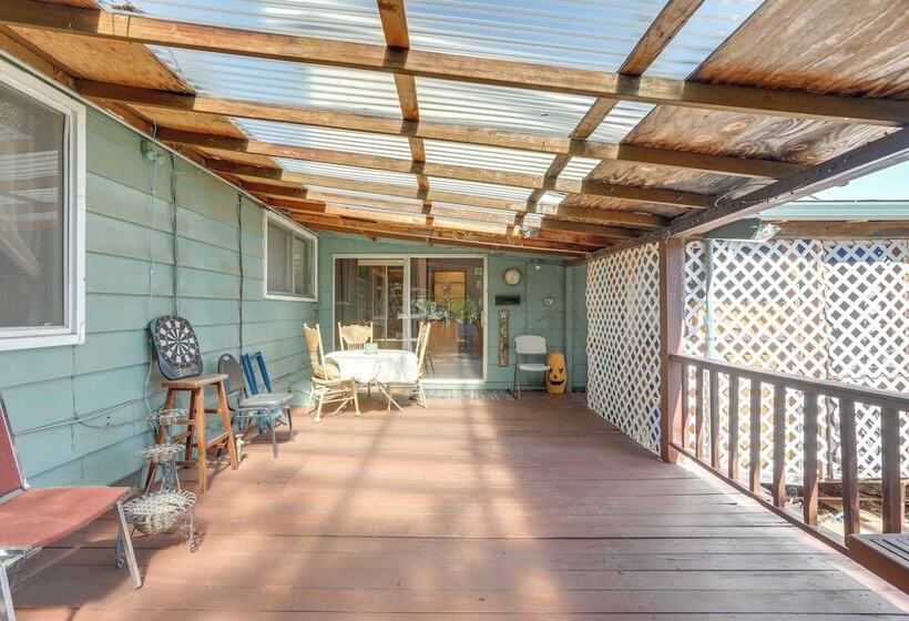 Auburn Cottage W/ Patios & Garden   3 Mi To Town!