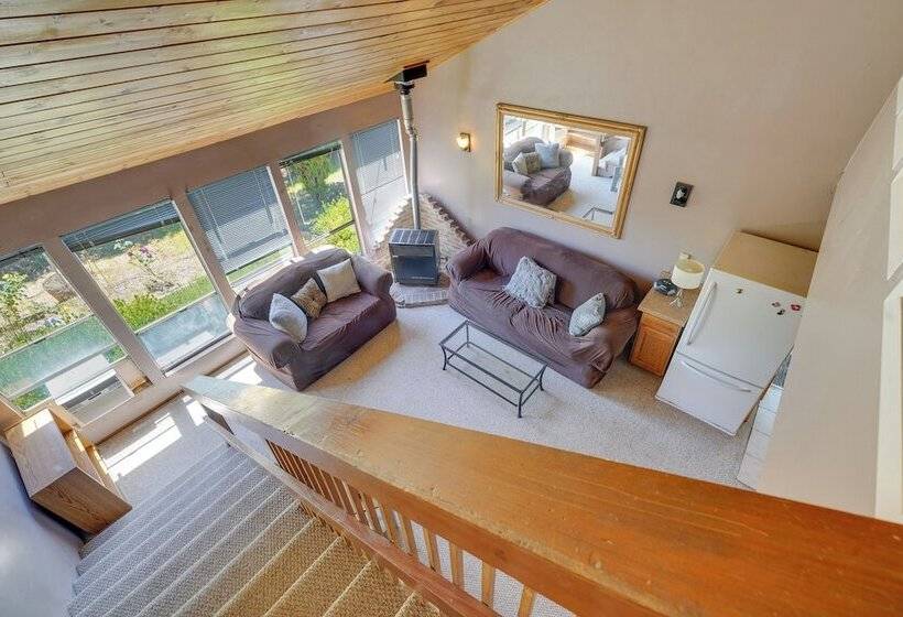 Auburn Cottage W/ Patios & Garden   3 Mi To Town!