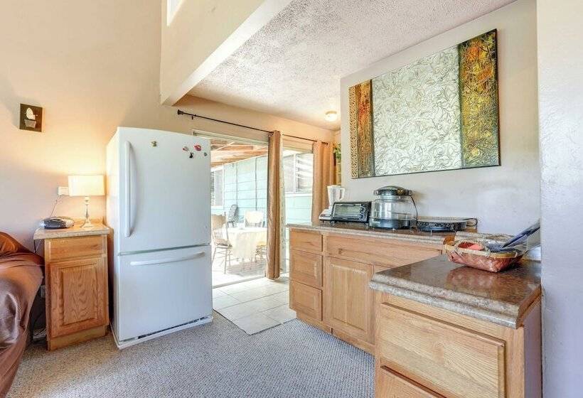 Auburn Cottage W/ Patios & Garden   3 Mi To Town!