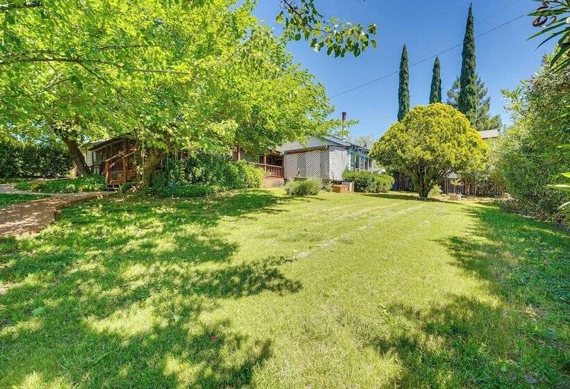 Auburn Cottage W/ Patios & Garden   3 Mi To Town!