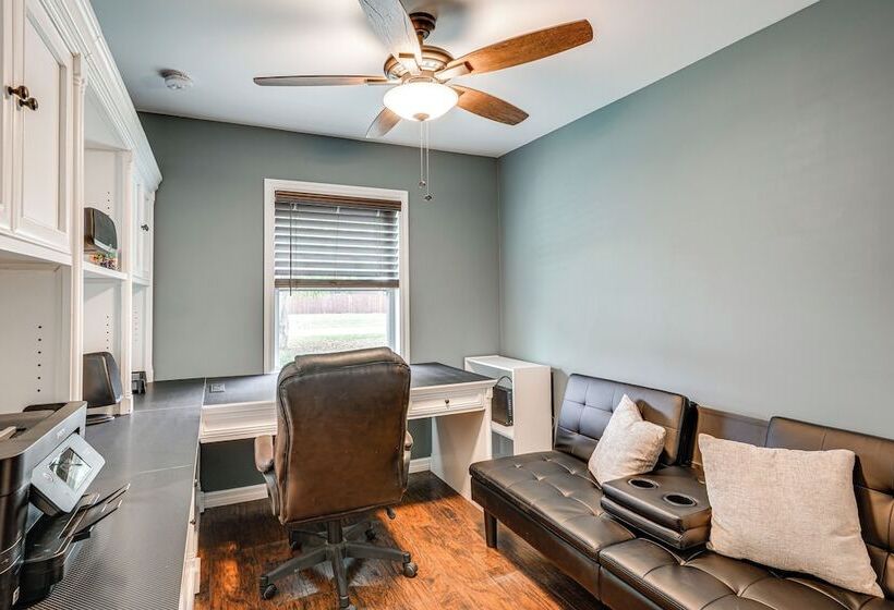 Avon Park Home W/ Private Hot Tub & Sunroom!