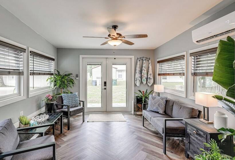 Avon Park Home W/ Private Hot Tub & Sunroom!