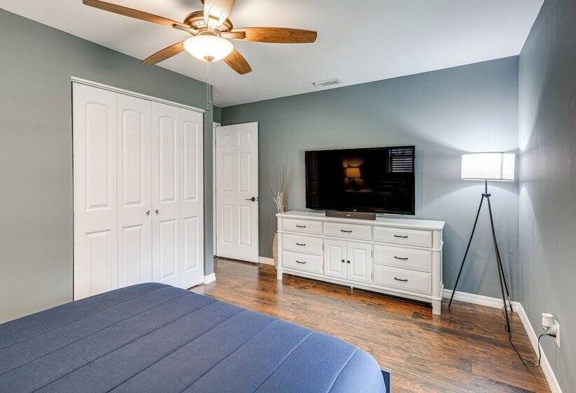 Avon Park Home W/ Private Hot Tub & Sunroom!