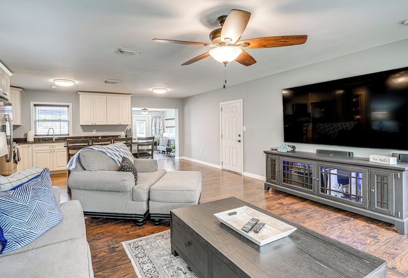 Avon Park Home W/ Private Hot Tub & Sunroom!