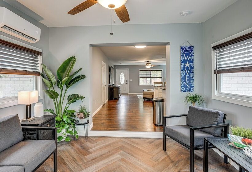 Avon Park Home W/ Private Hot Tub & Sunroom!