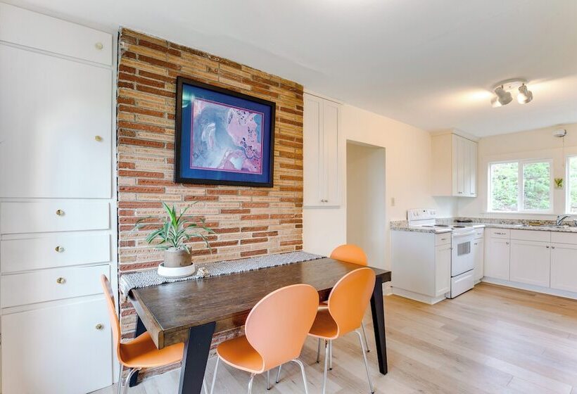 Bay City Retreat ~ 1/2 Mi To Local Beach!