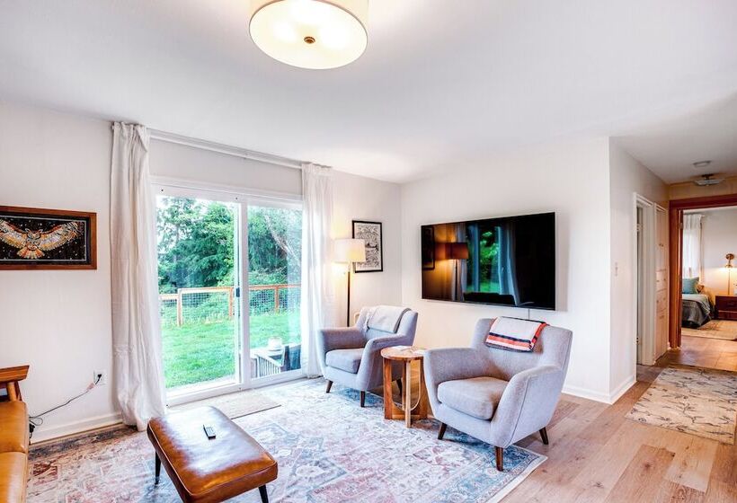 Bay City Retreat ~ 1/2 Mi To Local Beach!