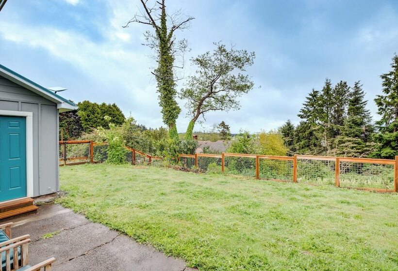 Bay City Retreat ~ 1/2 Mi To Local Beach!