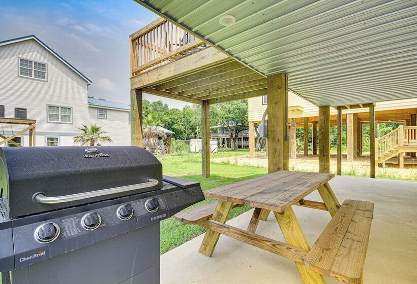 Bay St Louis Home W/ Deck, Near Hollywood Casino!