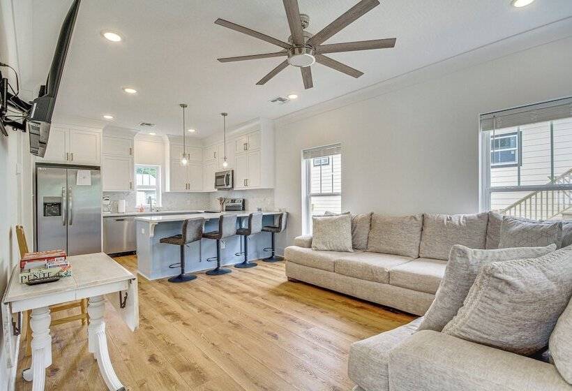 Bay St Louis Home W/ Deck, Near Hollywood Casino!