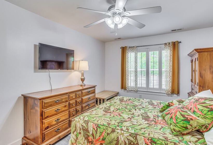 Beachy Oak Island Family Home   1 Mi To Ocean!