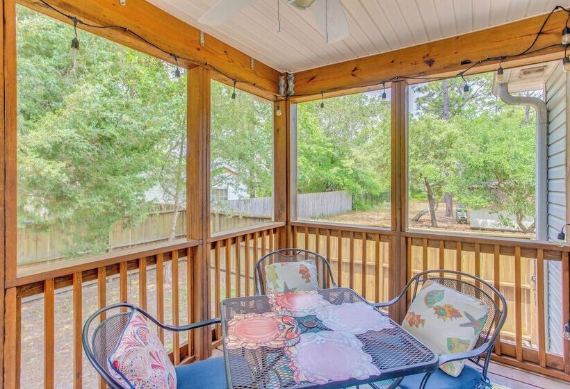 Beachy Oak Island Family Home   1 Mi To Ocean!